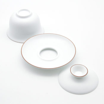 Untertasse, deckel und gefäß. gaiwan chinesisch.